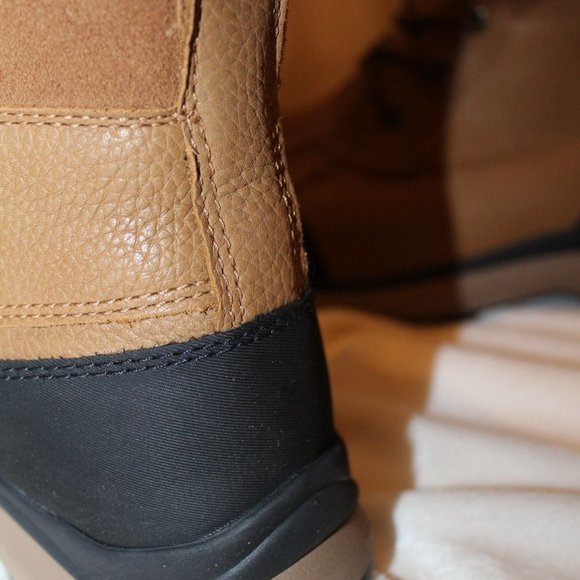 NEW UGG WOMEN'S ADIRONDACK III LEATHER SHEARLING LINED WINTER SNOW BOOTS - Picture 5 of 8